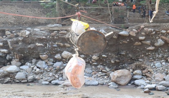 पहिरोका कारण विस्थापित भएका पीडितलाई तुइन मार्फत राहत सामग्री पठाइयो