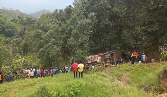 बैतडीमा बस दुर्घटना हुँदा एकको मृत्यु, १६ जना गम्भीर घाइते