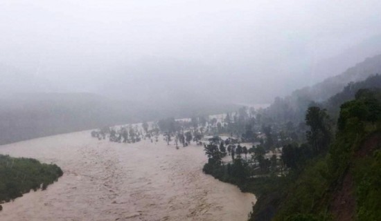 महाकाली नदीमा पानीको सतह खतराको तह नजिक