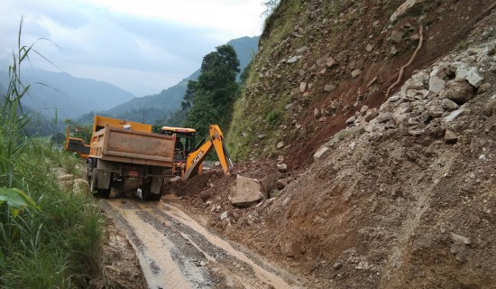 पहिरोका कारण कालीगण्डकी करिडोर र मध्यपहाडी लोकमार्ग अवरुद्ध