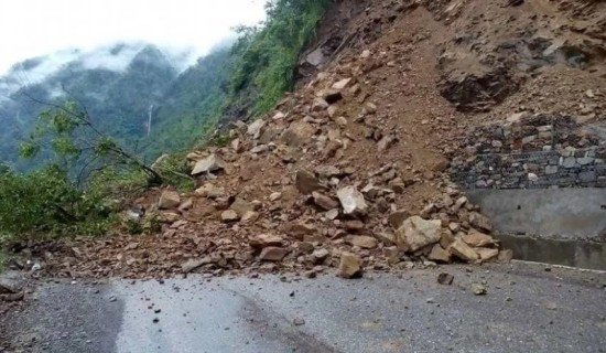 बाढी पहिरोका कारण सात राजमार्गका विभिन्न खण्ड अवरुद्ध, ४९ वटा सडक एकतर्फी