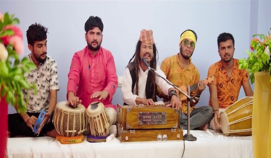 कवाली शैलीको गीत ’जमाना छ मोबाइलको’ सार्वजनिक (भिडियो)