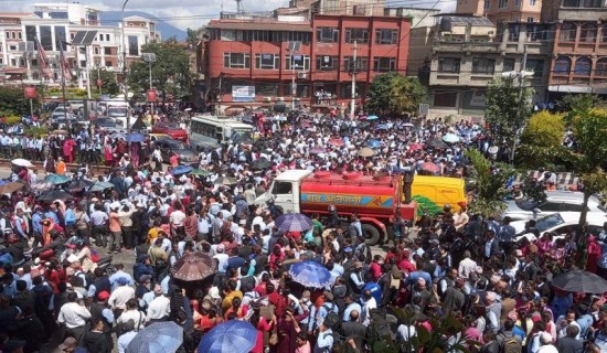 शिक्षककाे आन्दाेलन : काठमाण्डाै उपत्यकामा गाडी आवागमन अस्तव्यस्त