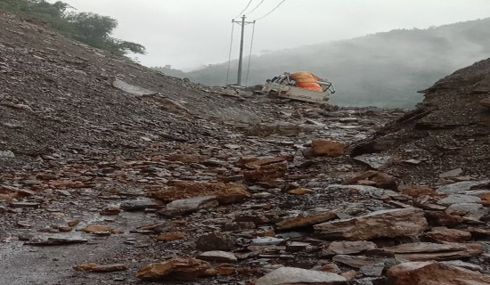 गुल्मीमा पहिरो जाँदा रिडी‐रुद्रवेणी सडक अवरुद्ध