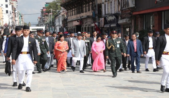 मेयर बालेनको अडानले इन्द्रजात्रामा सबै विशिष्ट व्यक्ति पैदल