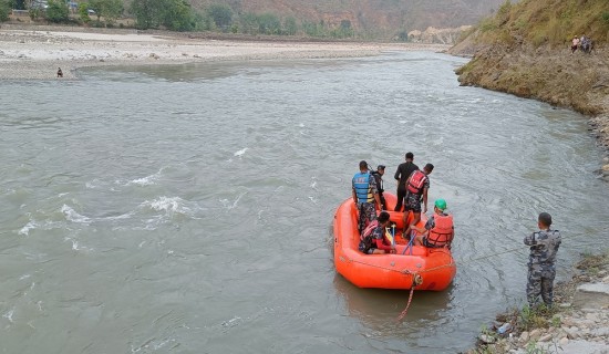 सुनकोशी नदीमा बेपत्ता भएका तीन जनाको खोजी कार्य जारी