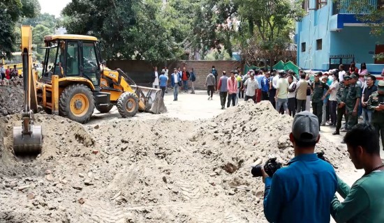 सार्वजनिक जग्गामा महानगरले डोजर चलाएपछि स्थानीयको विरोध